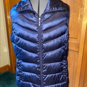 Liz Claiborne navy blue puffer vest. Sz XL